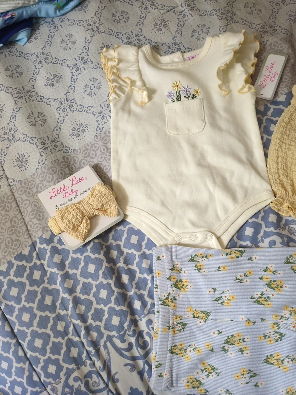 Little Lass 4 PC Yellow Ruffle Bloomer/Headband Set with Floral Leggings 3/6M